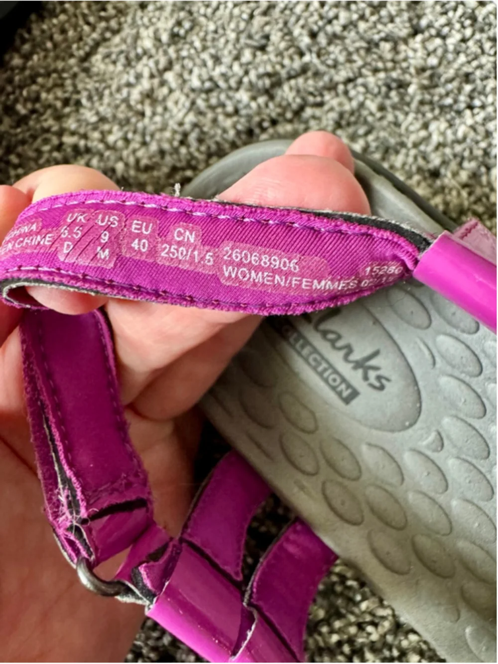 Women's Clarks Sonar Aster Patent T-Strap Sandals in Fuchsia Size 9